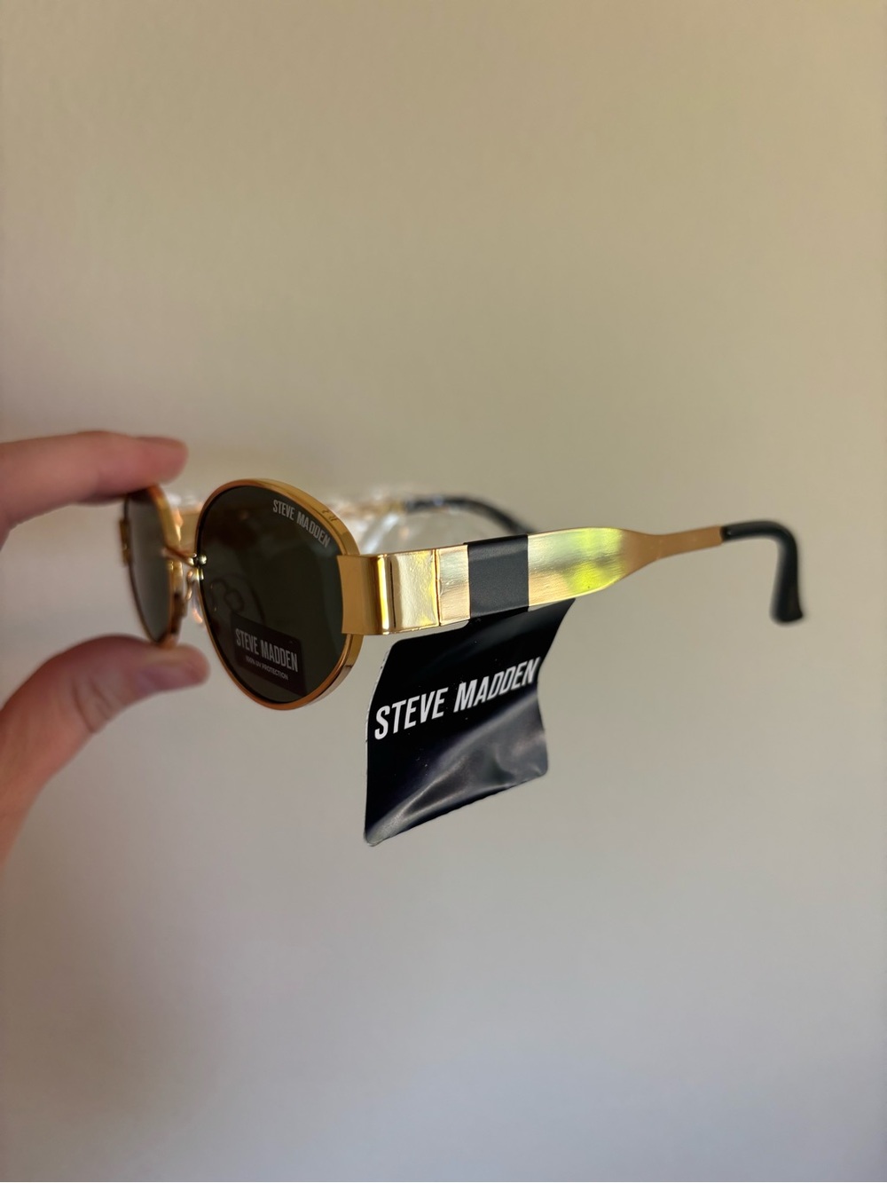 Steve Madden Gold and Black Round Frame Sunglasses